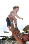 ibiza 12 juli 2012
Johnny Heitinga met zijn vrouw Charlotte Sophie en kinderen Jezebel en Lennox op het strand van ibiza.
Peter Smulders bv