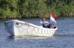 Nigtevecht 25 juli 2012
Jort Kelder en zijn vriendin Lauren Verster aan het varen met sloep/boot op de vecht.
Peter Smulders bv