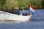 Nigtevecht 25 juli 2012
Jort Kelder en zijn vriendin Lauren Verster aan het varen met sloep/boot op de vecht.
Peter Smulders bv