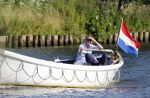 Nigtevecht 25 juli 2012
Jort Kelder en zijn vriendin Lauren Verster aan het varen met sloep/boot op de vecht.
Peter Smulders bv