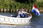 Nigtevecht 25 juli 2012
Jort Kelder en zijn vriendin Lauren Verster aan het varen met sloep/boot op de vecht.
Peter Smulders bv