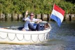 Nigtevecht 25 juli 2012
Jort Kelder en zijn vriendin Lauren Verster aan het varen met sloep/boot op de vecht.
Peter Smulders bv