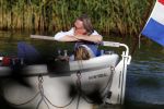 Nigtevecht 25 juli 2012
Jort Kelder en zijn vriendin Lauren Verster aan het varen met sloep/boot op de vecht.
Peter Smulders bv