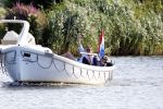 Nigtevecht 25 juli 2012
Jort Kelder en zijn vriendin Lauren Verster aan het varen met sloep/boot op de vecht.
Peter Smulders bv