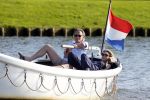 Nigtevecht 25 juli 2012
Jort Kelder en zijn vriendin Lauren Verster aan het varen met sloep/boot op de vecht.
Peter Smulders bv