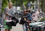 Amsterdam 8 augustus 2012
Lange Frans met zijn vrouw Danielle en hun kinderen aan het winkelen.
Peter Smulders bv