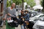 Amsterdam 8 augustus 2012
Lange Frans met zijn vrouw Danielle en hun kinderen aan het winkelen.
Peter Smulders bv