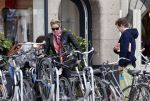 Amsterdam 27 juni 2012
Lieke v Lexmond met een kennis?? achter op de scotter.
Peter Smulders bv