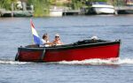 Vreeland 25 juli 2012
Maarten Spanjer met vriendin en Rene v d Gijp met vriendin aan het varen op de Vecht met sloep/boot Maarten.
Peter Smulders bv