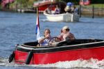 Vreeland 25 juli 2012
Maarten Spanjer met vriendin en Rene v d Gijp met vriendin aan het varen op de Vecht met sloep/boot Maarten.
Peter Smulders bv