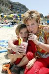 Gran Canaria Las Palmas 9 juli 2012
Marianne Weber zoon en kleinzoon bij de strandtent op Gran Canaria.
Peter Smulders bv
