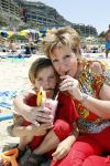 Gran Canaria Las Palmas 9 juli 2012
Marianne Weber zoon en kleinzoon bij de strandtent op Gran Canaria.
Peter Smulders bv