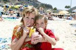 Gran Canaria Las Palmas 9 juli 2012
Marianne Weber zoon en kleinzoon bij de strandtent op Gran Canaria.
Peter Smulders bv