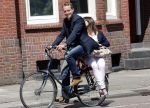 Amsterdam 20 juli 2012
Mark v Eeuwen met zijn nieuwe vriendin op de fiets.
Peter Smulders bv