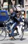 Amsterdam 20 juli 2012
Mark v Eeuwen met zijn nieuwe vriendin op de fiets.
Peter Smulders bv