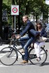 Amsterdam 20 juli 2012
Mark v Eeuwen met zijn nieuwe vriendin op de fiets.
Peter Smulders bv