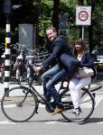 Amsterdam 20 juli 2012
Mark v Eeuwen met zijn nieuwe vriendin op de fiets.
Peter Smulders bv