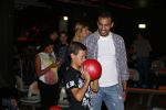 Amsterdam 22 juni 2012
Badr Hari bowlen met Maxim en Joelle Gullit en Estell Cruijff.
Peter Smulders bv