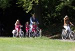 Wassenaar 7 juli 2012
Fotosessie met Prins Willem Alexander prinses Maxima Alexia Ariane en Amalia op landgoed de horsten.
Peter Smulder bv