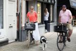Amsterdam 28 juli 2012
Menno Kohler en zijn vriendin Florine kijken naar ringen voor hun trouwerij op de cornelis schuytstraat.
Peter Smulders bv