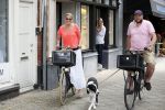 Amsterdam 28 juli 2012
Menno Kohler en zijn vriendin Florine kijken naar ringen voor hun trouwerij op de cornelis schuytstraat.
Peter Smulders bv