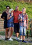 Zaltbommel 25 juli 2012
Mohammed met zijn nieuwe vriendin Patricia en haar kinderen.
Peter Smulders bv