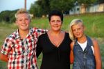 Zaltbommel 25 juli 2012
Mohammed met zijn nieuwe vriendin Patricia en haar kinderen.
Peter Smulders bv