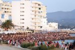 Ibiza 10 juli 2012
Wesley Sneijder en zijn vrouw Yolanthe Sneijder Cabau verliefd op ibiza genieten van de ondergaande zon. publiek bij oa afrojack
Peter Smulders bv