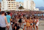 Ibiza 10 juli 2012
Wesley Sneijder en zijn vrouw Yolanthe Sneijder Cabau verliefd op ibiza genieten van de ondergaande zon. publiek bij oa afrojack
Peter Smulders bv