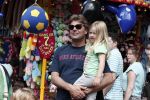 Laren 30 juni 2012
Reinout Oerlemans met zijn kinderen Thijmen Fiene Benjamin en Kate op de kermis van Laren.
Peter Smulders bv