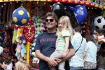Laren 30 juni 2012
Reinout Oerlemans met zijn kinderen Thijmen Fiene Benjamin en Kate op de kermis van Laren.
Peter Smulders bv