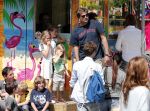 Laren 30 juni 2012
Reinout Oerlemans met zijn kinderen Thijmen Fiene Benjamin en Kate op de kermis van Laren.
Peter Smulders bv