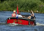 Vreeland 25 juli 2012
Maarten Spanjer met vriendin en Rene v d Gijp met vriendin aan het varen op de Vecht met sloep/boot Maarten.
Peter Smulders bv