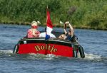 Vreeland 25 juli 2012
Maarten Spanjer met vriendin en Rene v d Gijp met vriendin aan het varen op de Vecht met sloep/boot Maarten.
Peter Smulders bv