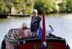 Vreeland 25 juli 2012
Maarten Spanjer met vriendin en Rene v d Gijp met vriendin aan het varen op de Vecht met sloep/boot Maarten.
Peter Smulders bv