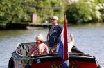 Vreeland 25 juli 2012
Maarten Spanjer met vriendin en Rene v d Gijp met vriendin aan het varen op de Vecht met sloep/boot Maarten.
Peter Smulders bv