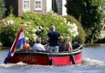 Vreeland 25 juli 2012
Maarten Spanjer met vriendin en Rene v d Gijp met vriendin aan het varen op de Vecht met sloep/boot Maarten.
Peter Smulders bv