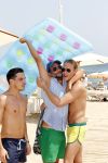 ibiza 1 augustus 2012
Ferry Doedens met zijn nieuwe vriend Nuno Azevedo op het strand bij el seriquito. Roeland Fernhout
Peter Smulders bv