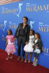 Rotterdam, 16 Juni 2012
Premiere Musical Little Mermaid in het Nieuwe Luxor theater
Ruth Jacott met kinderen
Foto Peter Smulders BV