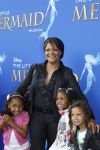 Rotterdam, 16 Juni 2012
Premiere Musical Little Mermaid in het Nieuwe Luxor theater
Ruth Jacott met kinderen
Foto Peter Smulders BV