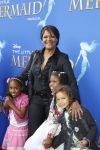 Rotterdam, 16 Juni 2012
Premiere Musical Little Mermaid in het Nieuwe Luxor theater
Ruth Jacott met kinderen
Foto Peter Smulders BV