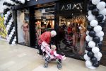 Amstelveen 21 juli 2012
Opening Sapph winkel van Rob Heilbronn in winkelcentrum Amstelveen.
Peter Smulders bv