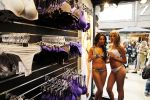 Amstelveen 21 juli 2012
Opening Sapph winkel van Rob Heilbronn in winkelcentrum Amstelveen.
Peter Smulders bv