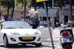 Amsterdam 9 augustus 2012
Stacey Rookhuizen met haar cabrio in amsterdam.
Peter Smulders bv