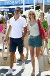 St Tropez 4 augustus 2012
Feestje van Michiel Mol voor zijn 43e verjaardag. Aanwezig oa Harrie Mens met zijn dochters Noor Suze Marloes en Sarah. Ook de ouders van Michiel Jan en ... zijn aanwezig . Suze met haar vriend Emiel de Sevren
Peter Smulders bv