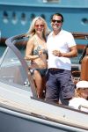 St Tropez 4 augustus 2012
Feestje van Michiel Mol voor zijn 43e verjaardag. Aanwezig oa Harrie Mens met zijn dochters Noor Suze Marloes en Sarah. Ook de ouders van Michiel Jan en ... zijn aanwezig . Suze met haar vriend Emiel de Sevren
Peter Smulders bv