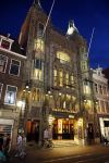 Amsterdam 6 juli 2012
Madonna and her boyfriend Brahim Zaibat visiting theatre Tuschinski to see a movie together.
Peter Smulders bv