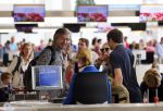 Schiphol 28 juli 2012
Victor Reinier vertrekt op schiphol met zijn vriendin dochter en... op vakantie.
Peter Smulders bv