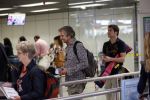 Schiphol 28 juli 2012
Victor Reinier vertrekt op schiphol met zijn vriendin dochter en... op vakantie.
Peter Smulders bv