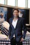 Leiderdorp 24 juni 2012
Viktor Brand bij flagship store hastens.
Peter Smulders bv